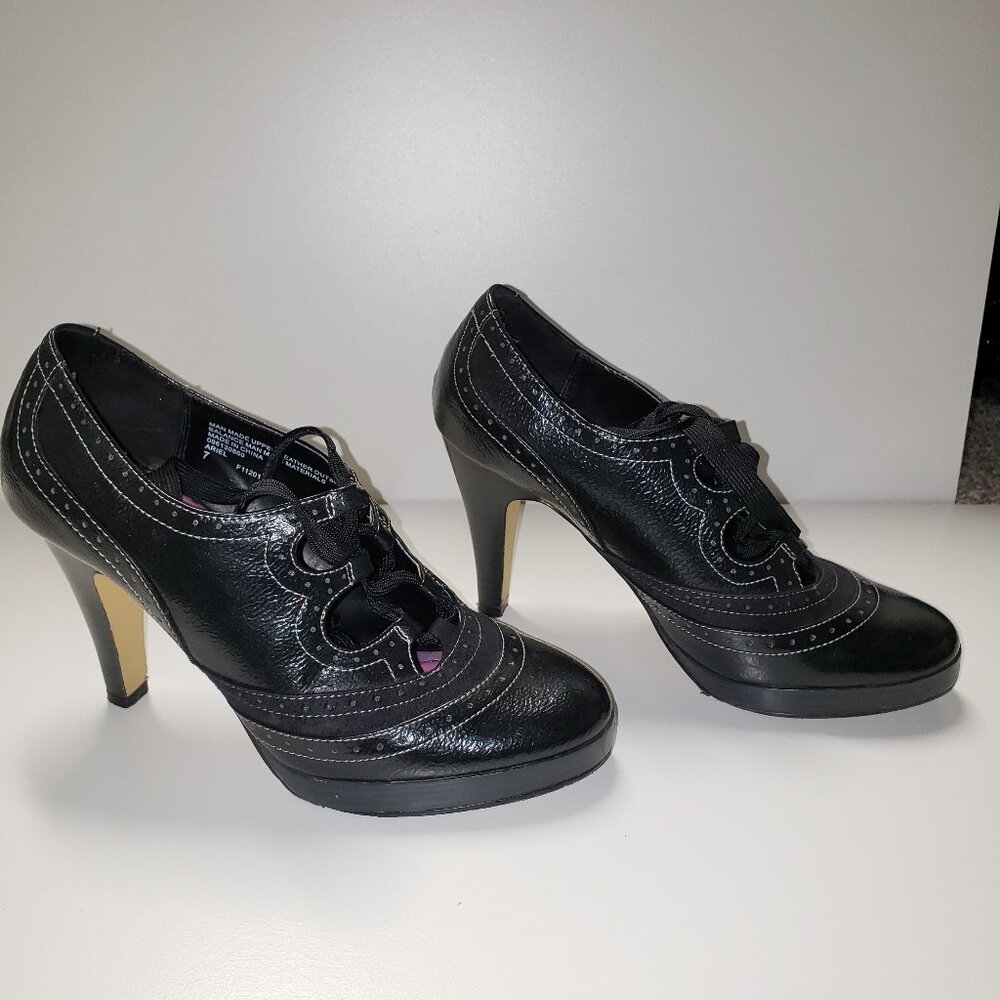 Izaac Mizrahi Black lace up heels
